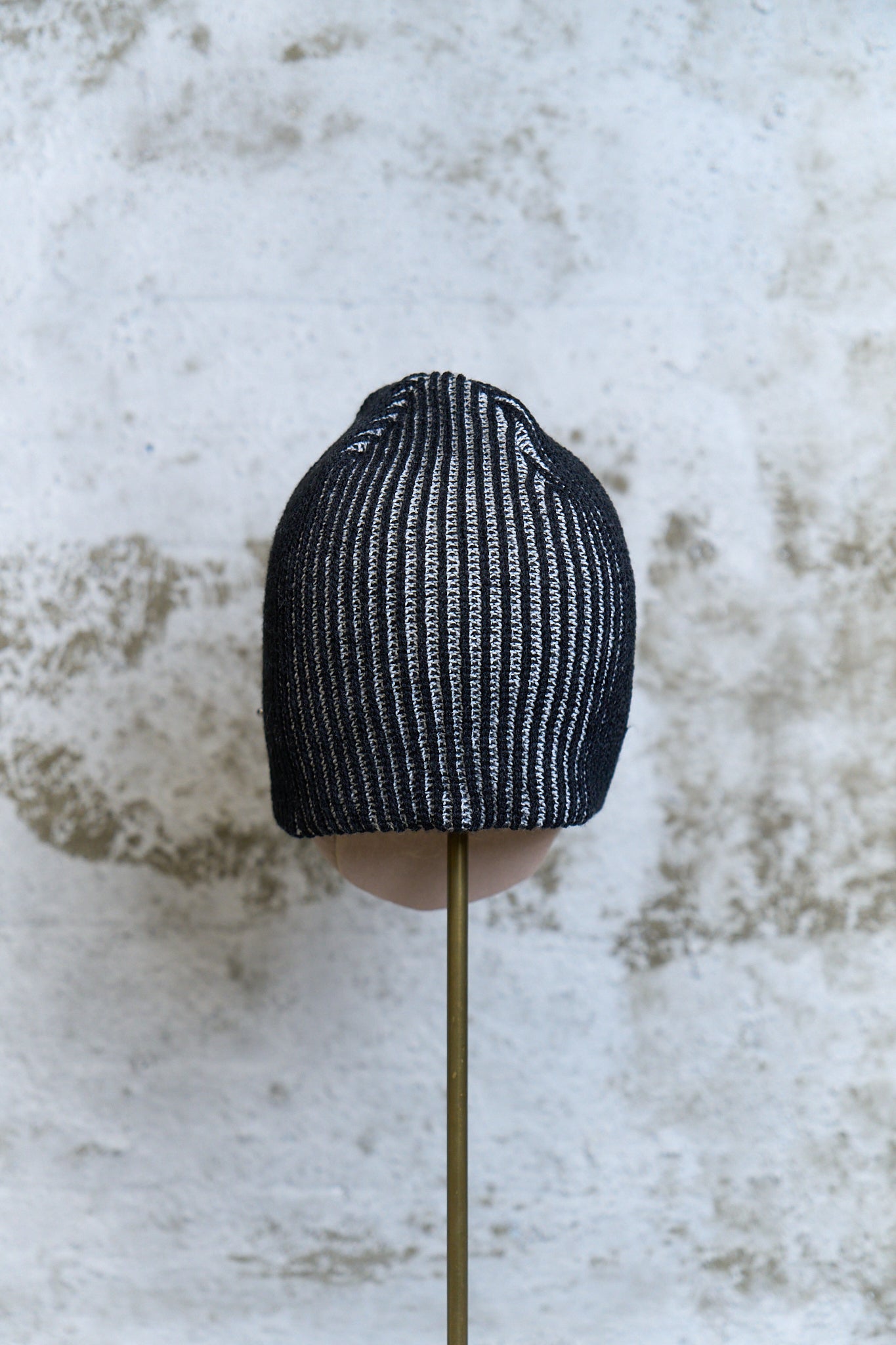 BLACK & WHITE STRIPED KNIT BEANIE