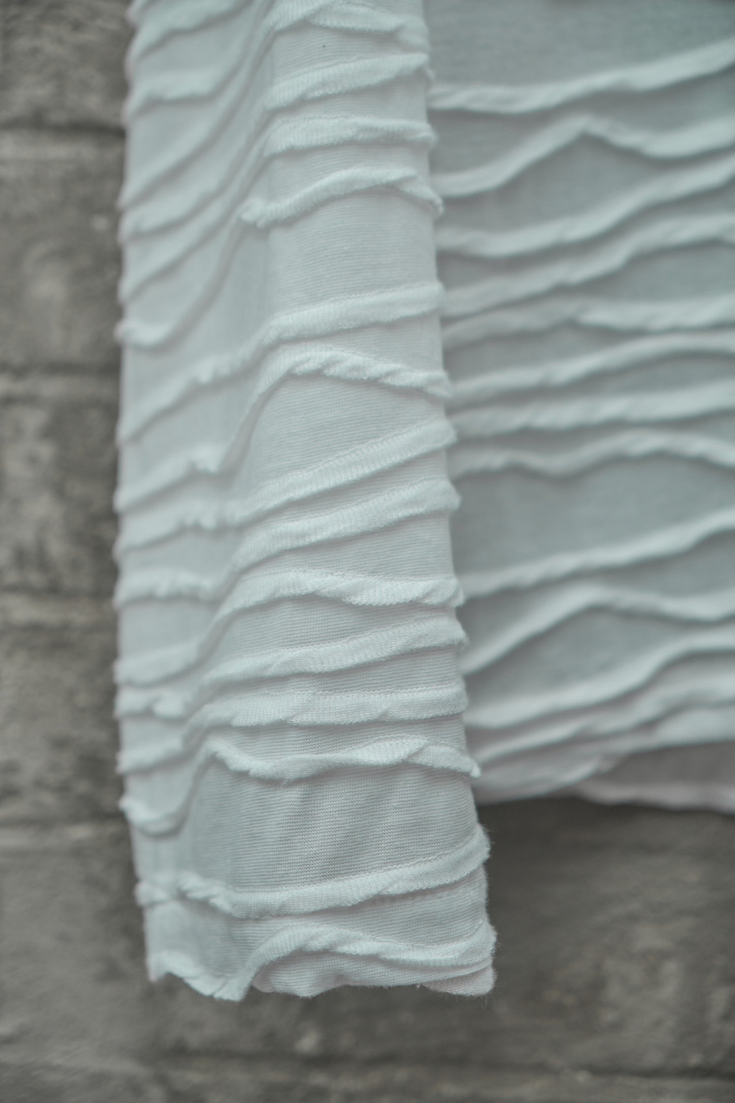 WAVY TEXTURE LONG SLEEVE
