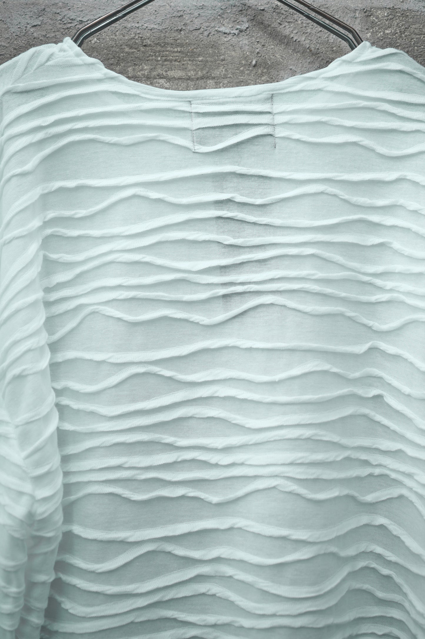 WAVY TEXTURE LONG SLEEVE