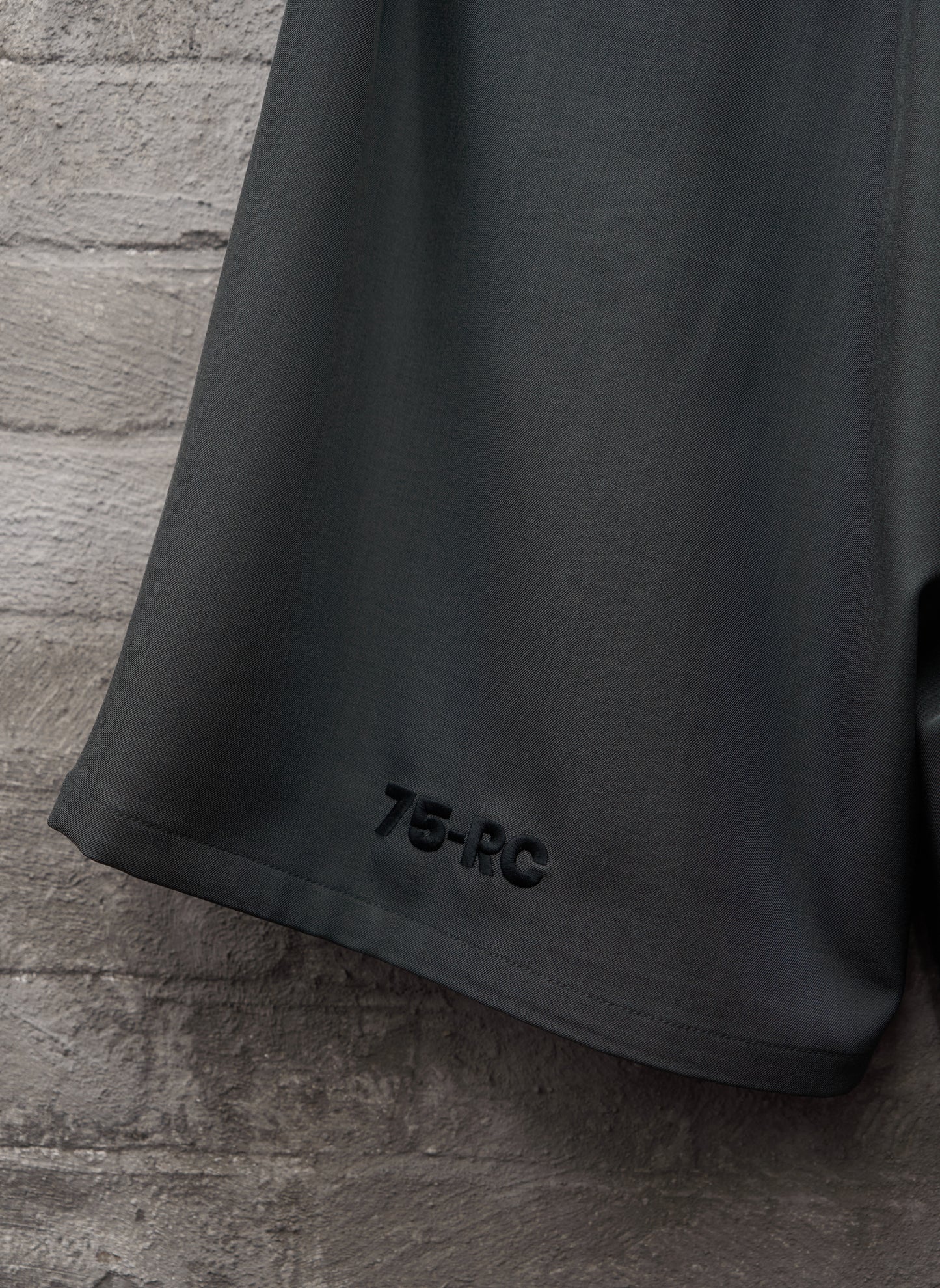 TWO-TUCK TROUSER SHORTS GREY