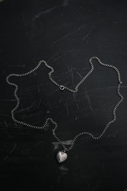 RIBBED HEART PENDANT / CHAIN — STERLING SILVER 925 (10G)