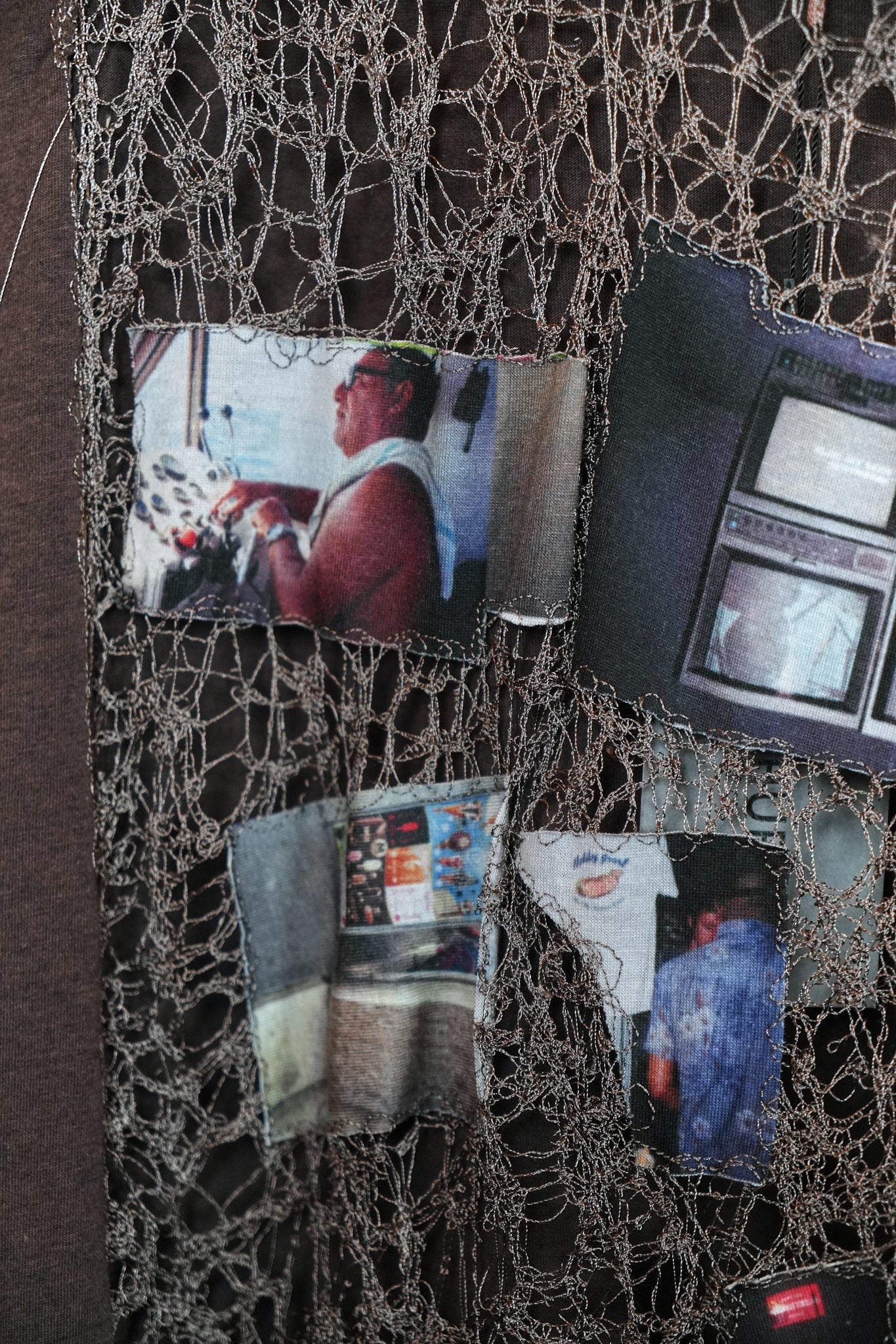 HAND-EMBROIDERED PHOTO PATCH LONG SLEEVE - BROWN