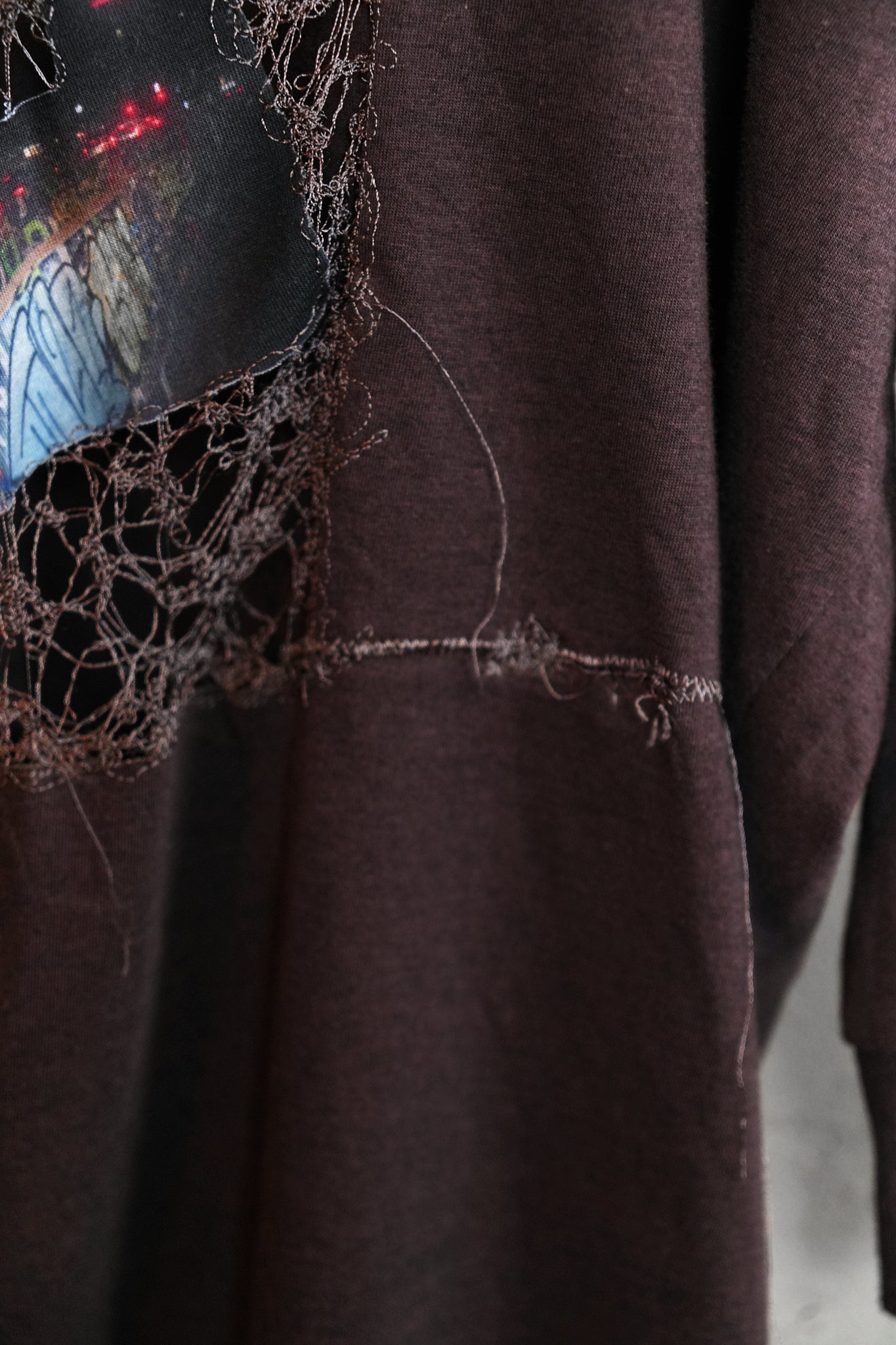 HAND-EMBROIDERED PHOTO PATCH LONG SLEEVE - BROWN