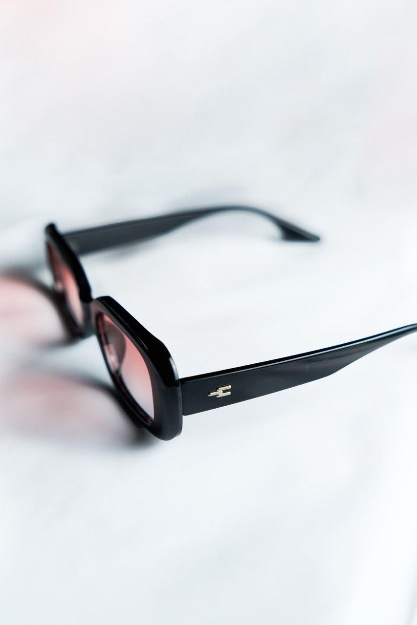 RETRO FUTURISTIC CHUNKY SUNGLASSES