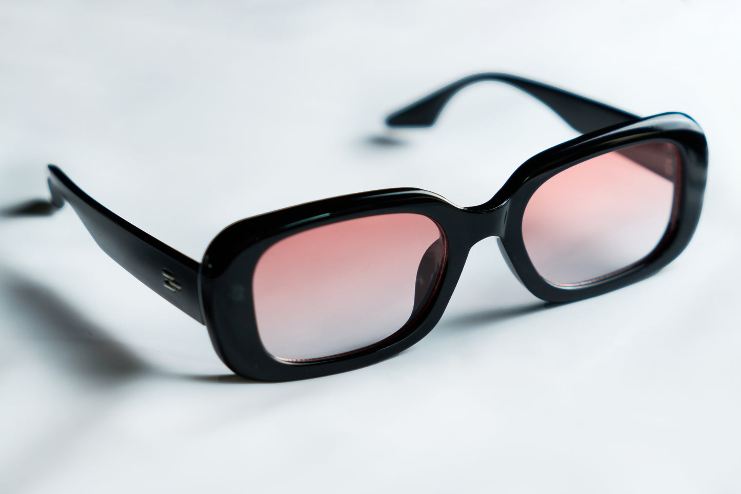 RETRO FUTURISTIC CHUNKY SUNGLASSES