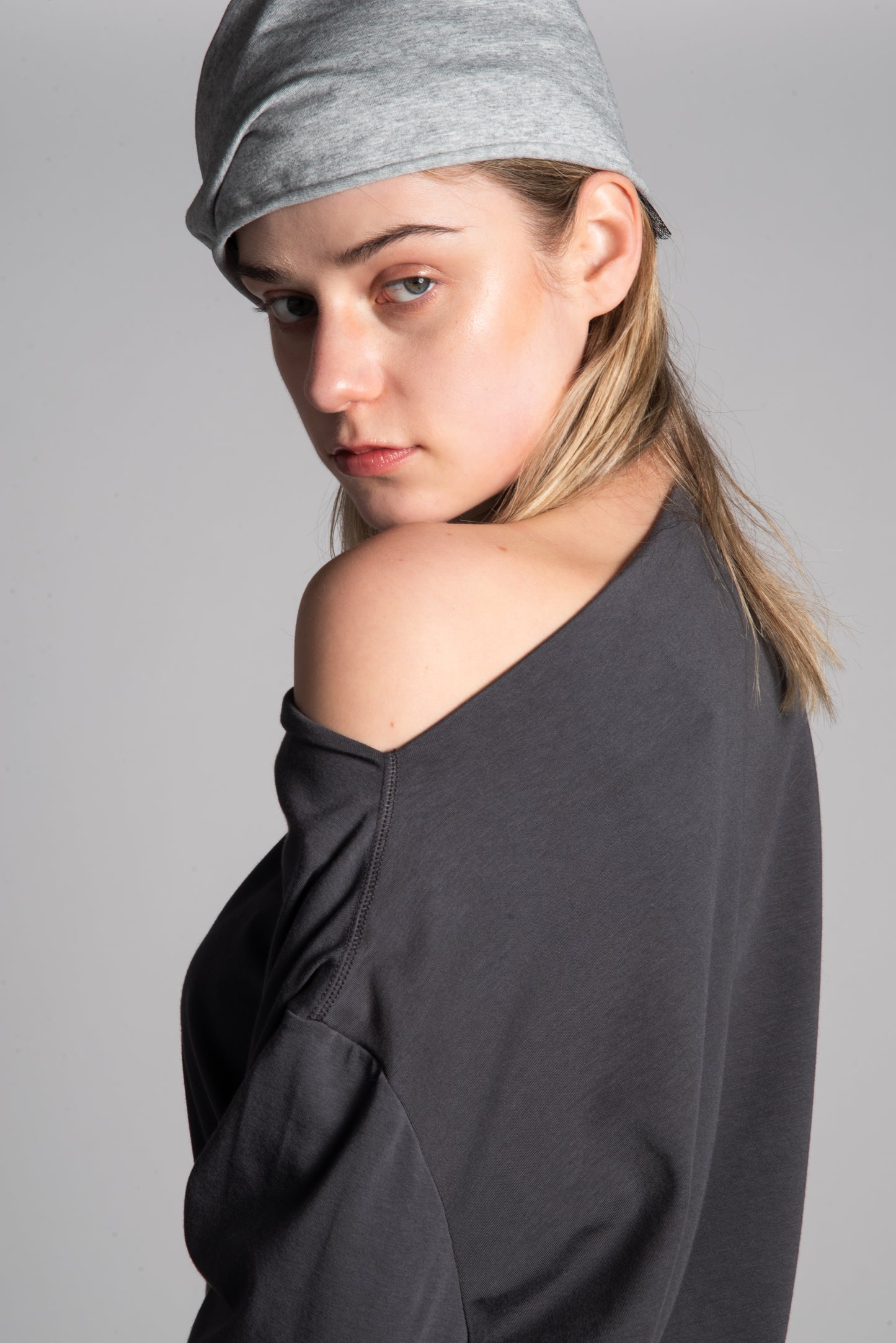 GREY MESH BEANIE