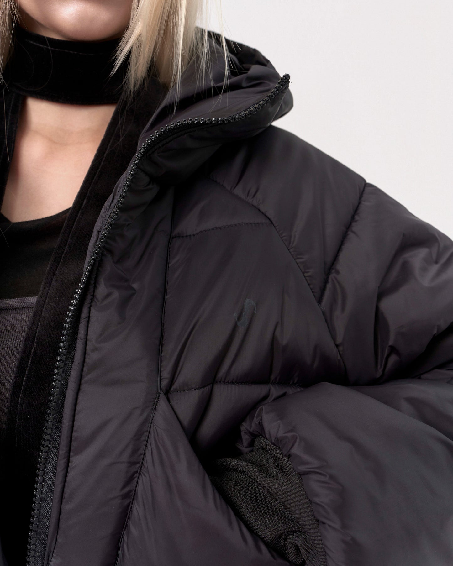 OJOS REVERSIBLE SHORT PADDED JACKET BLACK