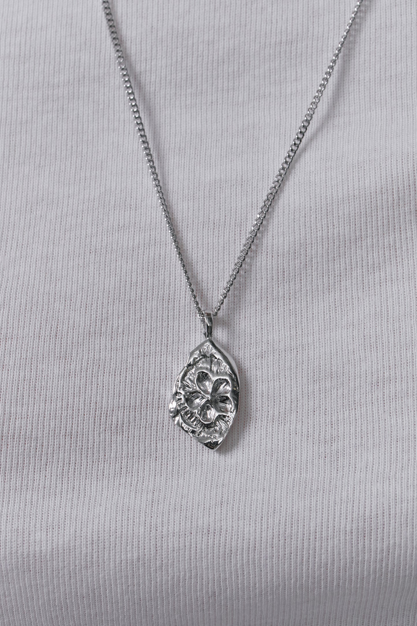 FLOWER FOSSIL NECKLACE