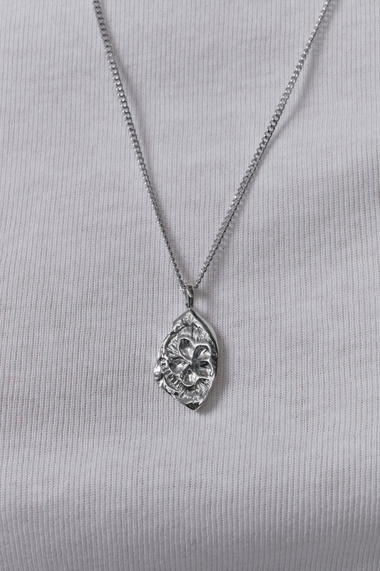 FLOWER FOSSIL NECKLACE