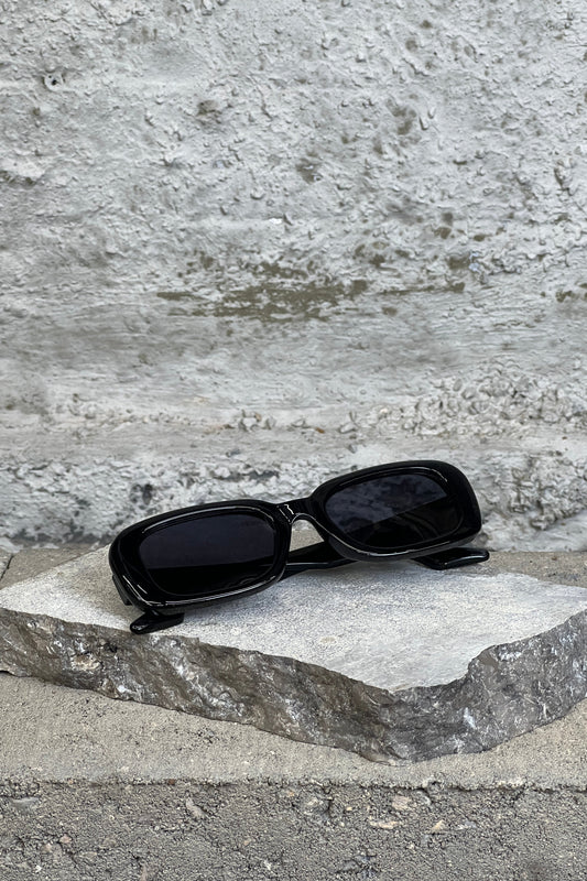SQUSRED CHUNKY RETRO SUNGLASSES