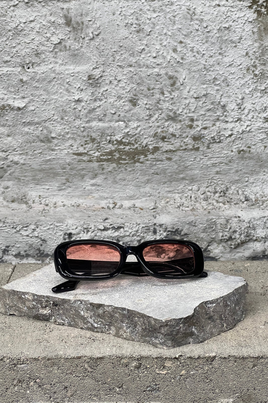 RETRO FUTURISTIC CHUNKY SUNGLASSES