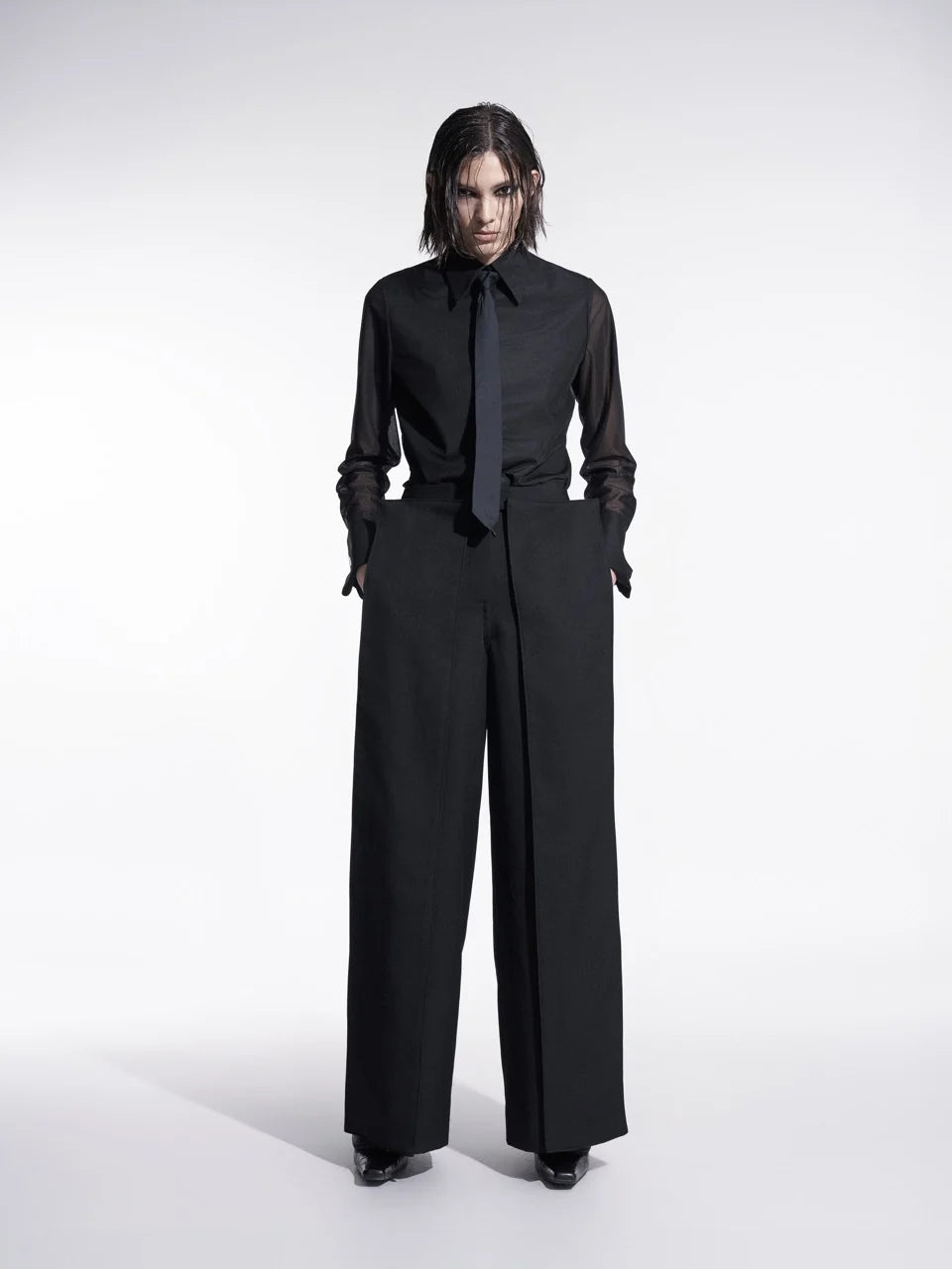 DETECHABLE PANEL CONSTRUCTION TROUSERS