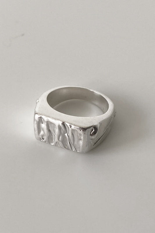NOWHERE SOON STUDIO MOLTEN SIGNET RING