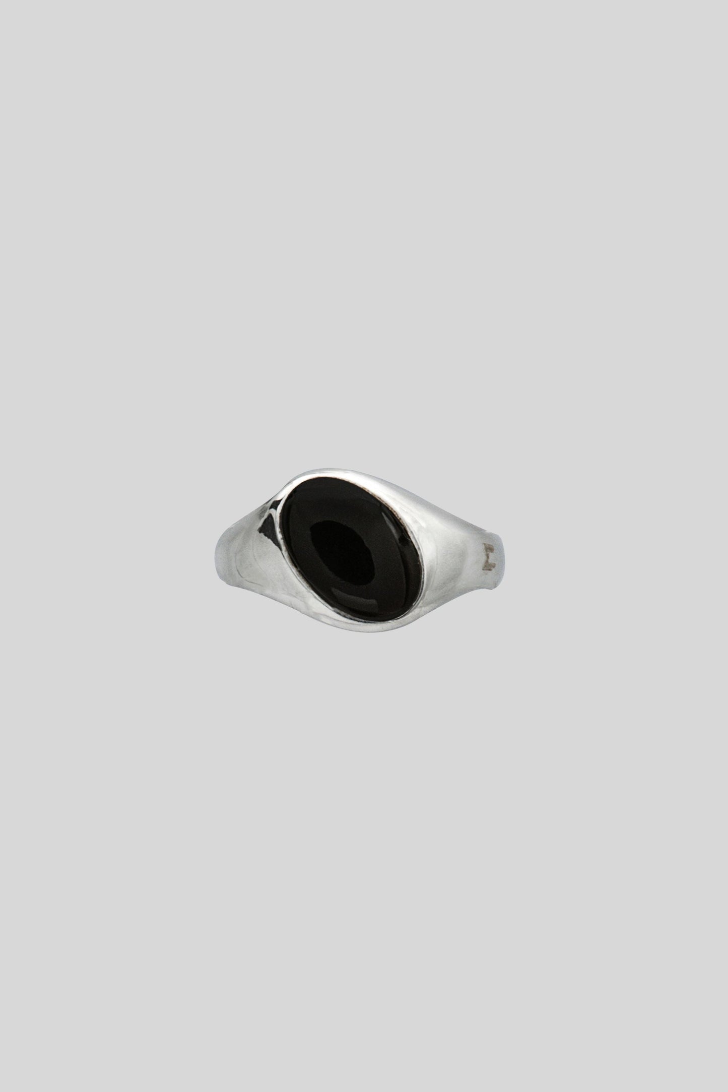 MELT_ TWISTED SIGNET 101- BLACK ONYX