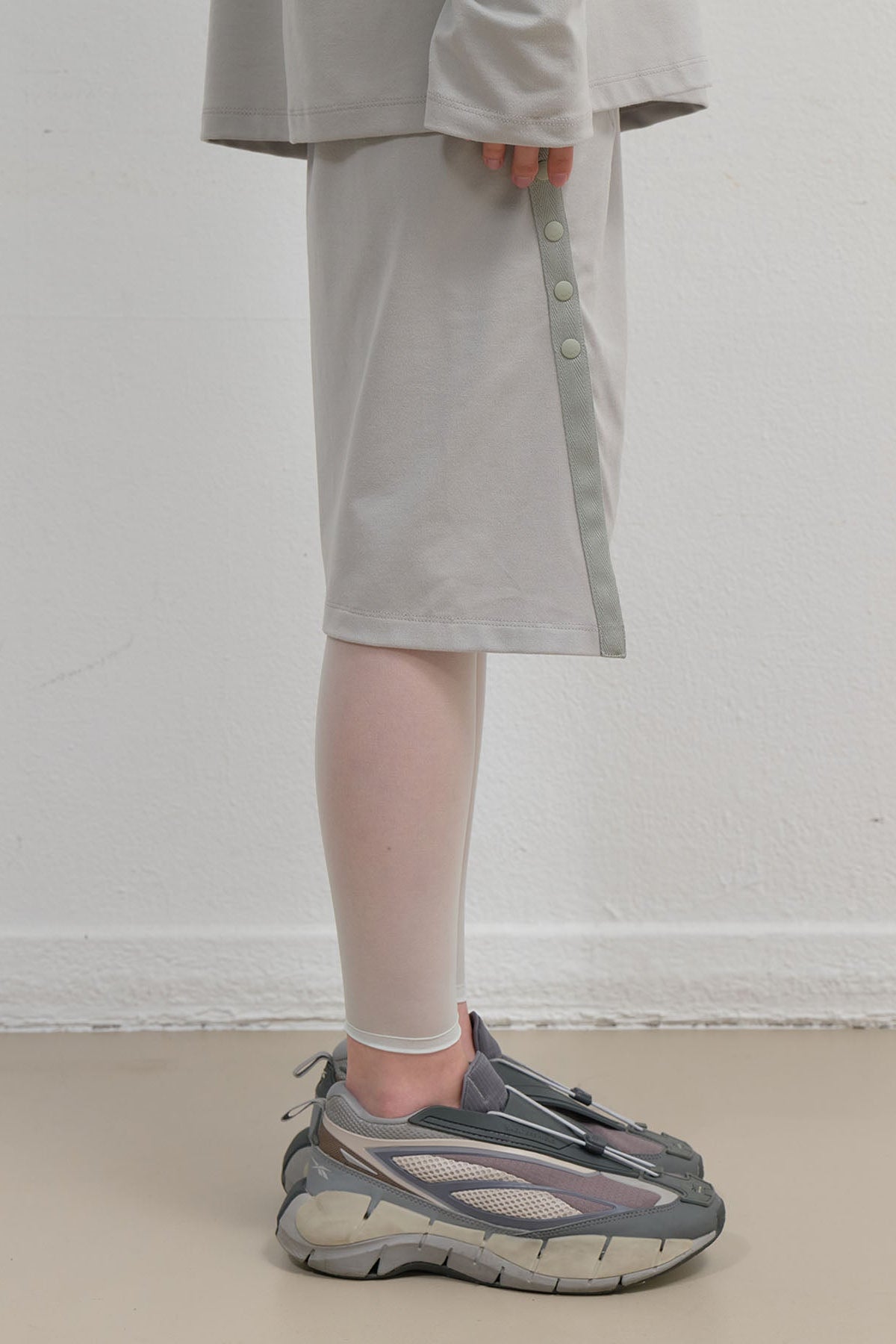 BUTTON SLIT MIDI SKIRT - MINT GREY