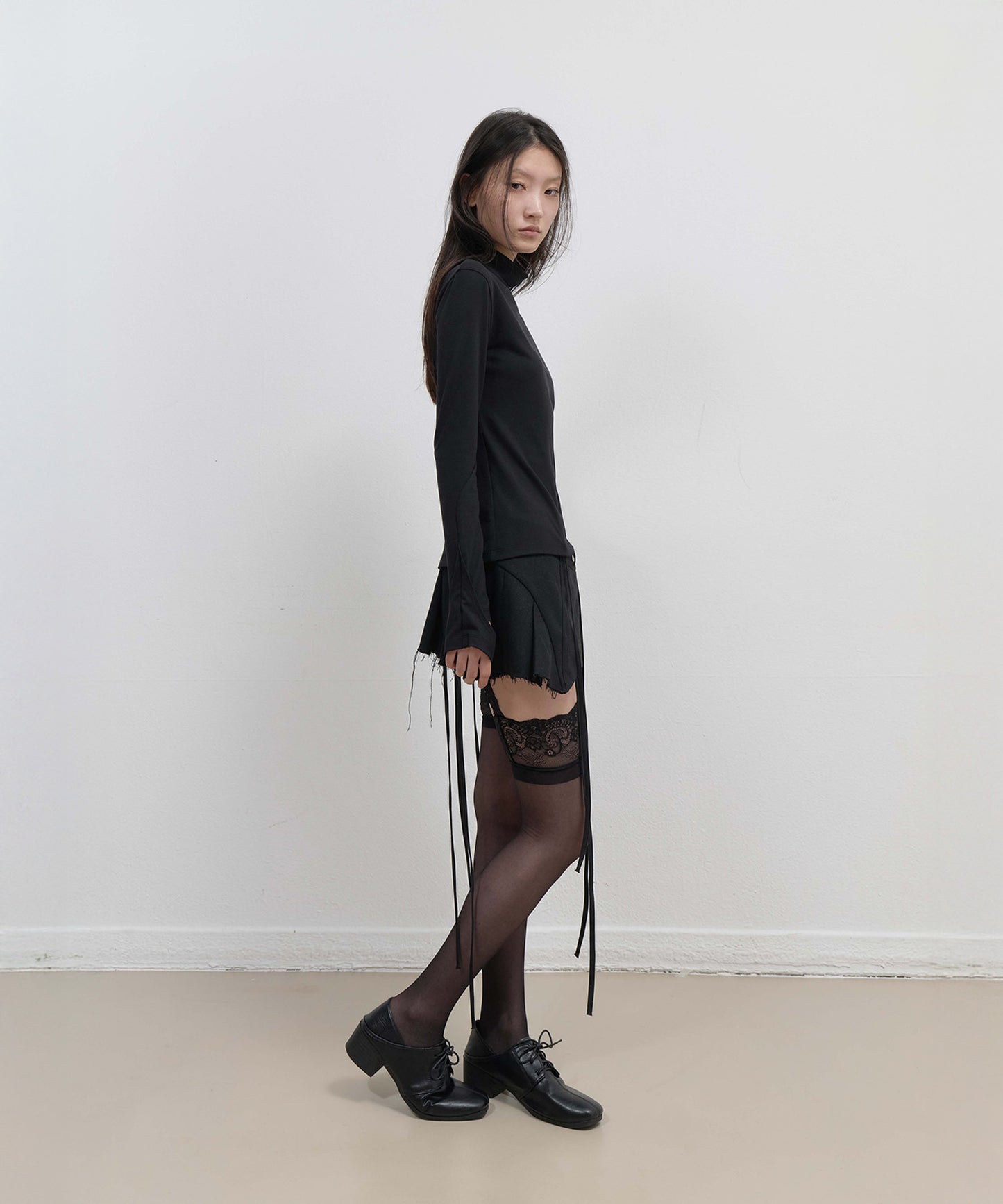 MOCK NECK TEE - BLACK