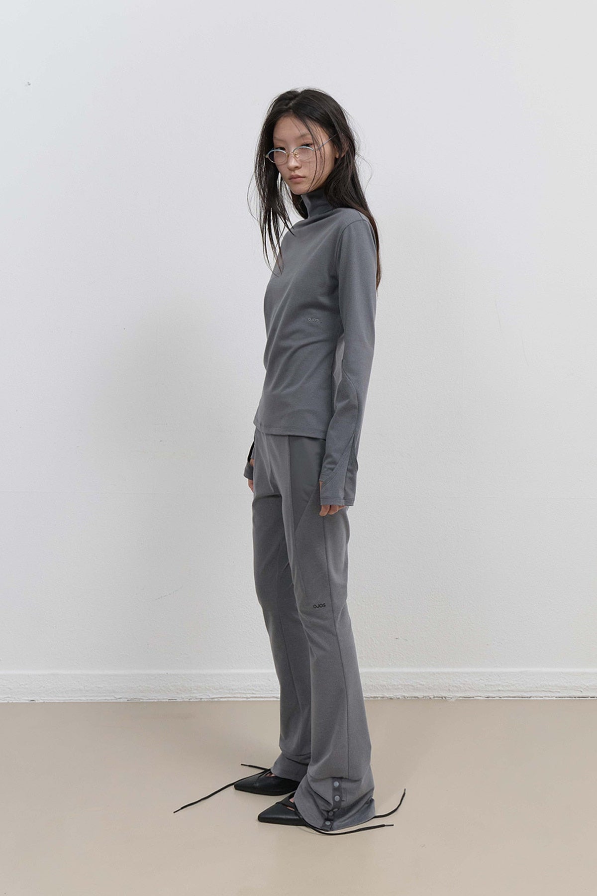 MOCK NECK TEE - CHARCOAL