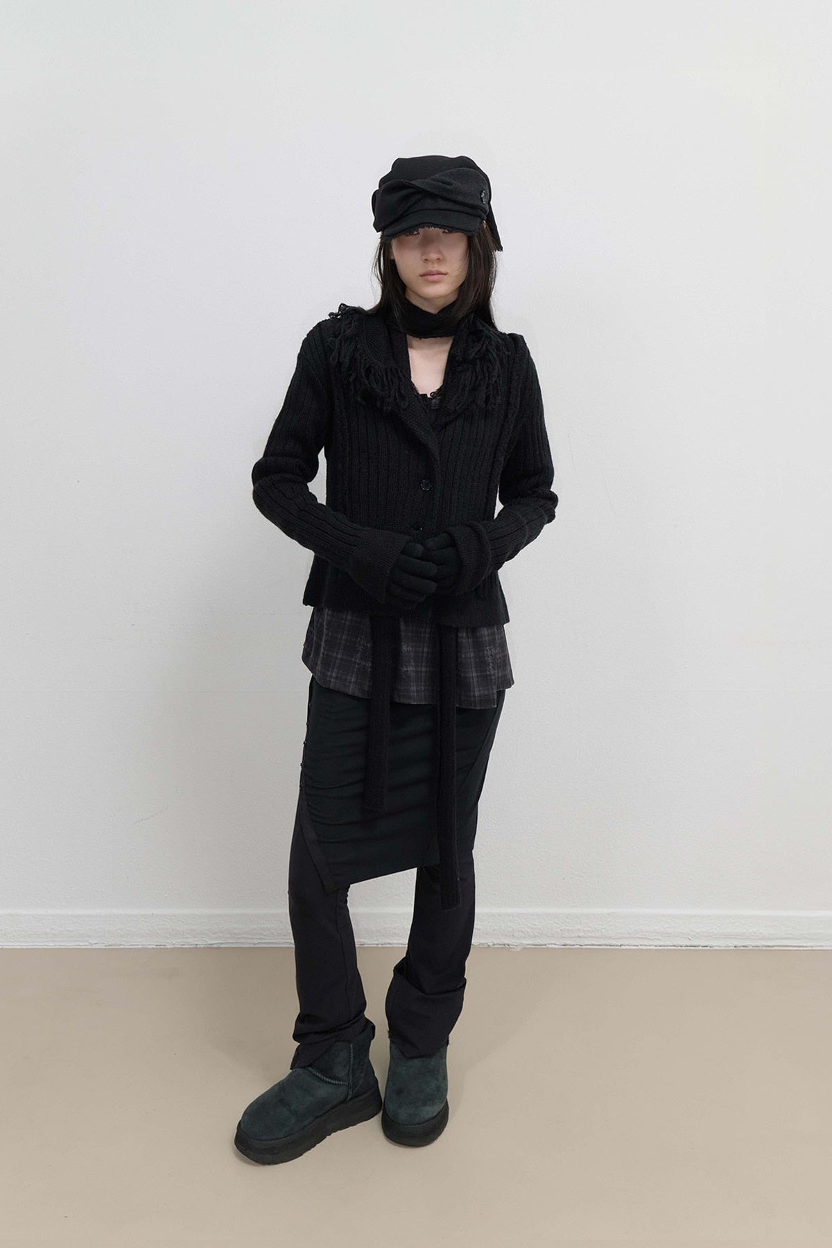 TASSEL COLLAR KNIT CARDIGAN - BLACK