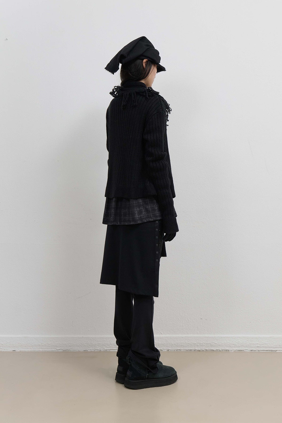 TASSEL COLLAR KNIT CARDIGAN - BLACK