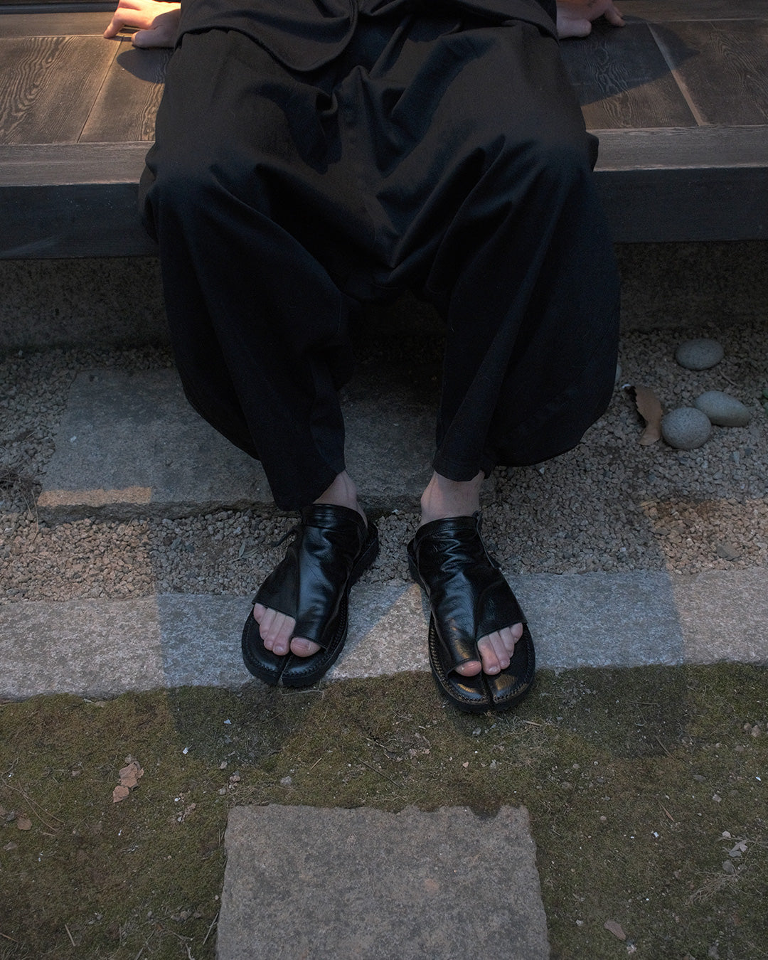 KUNOICHI BLACK CALF SKIN SANDALS