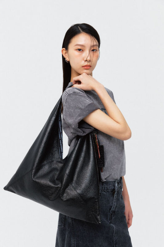 PEOPLE OF THE WORLD A PACK LEATHER SHOULDER BAG BLACK