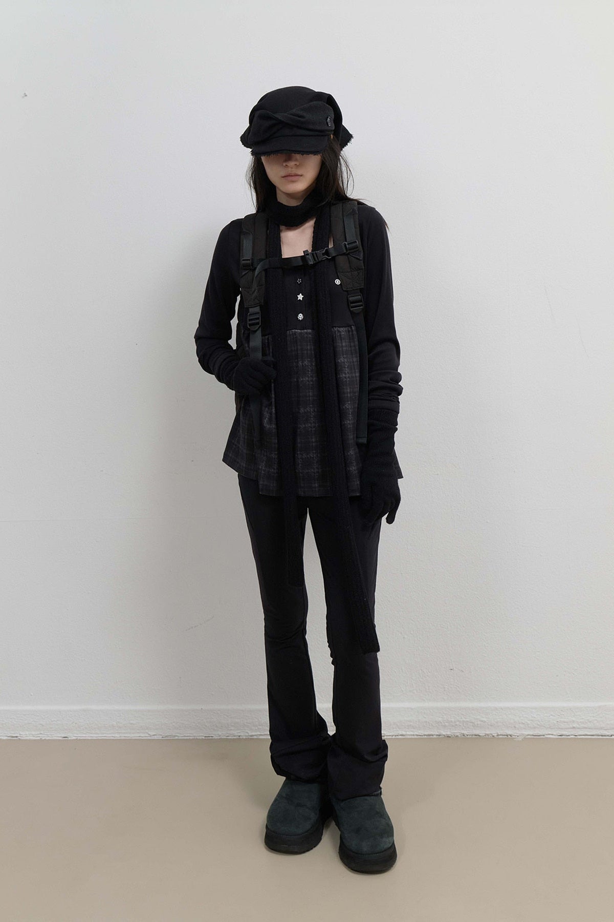BUTTON SLIT BOOTCUT PANTS - BLACK
